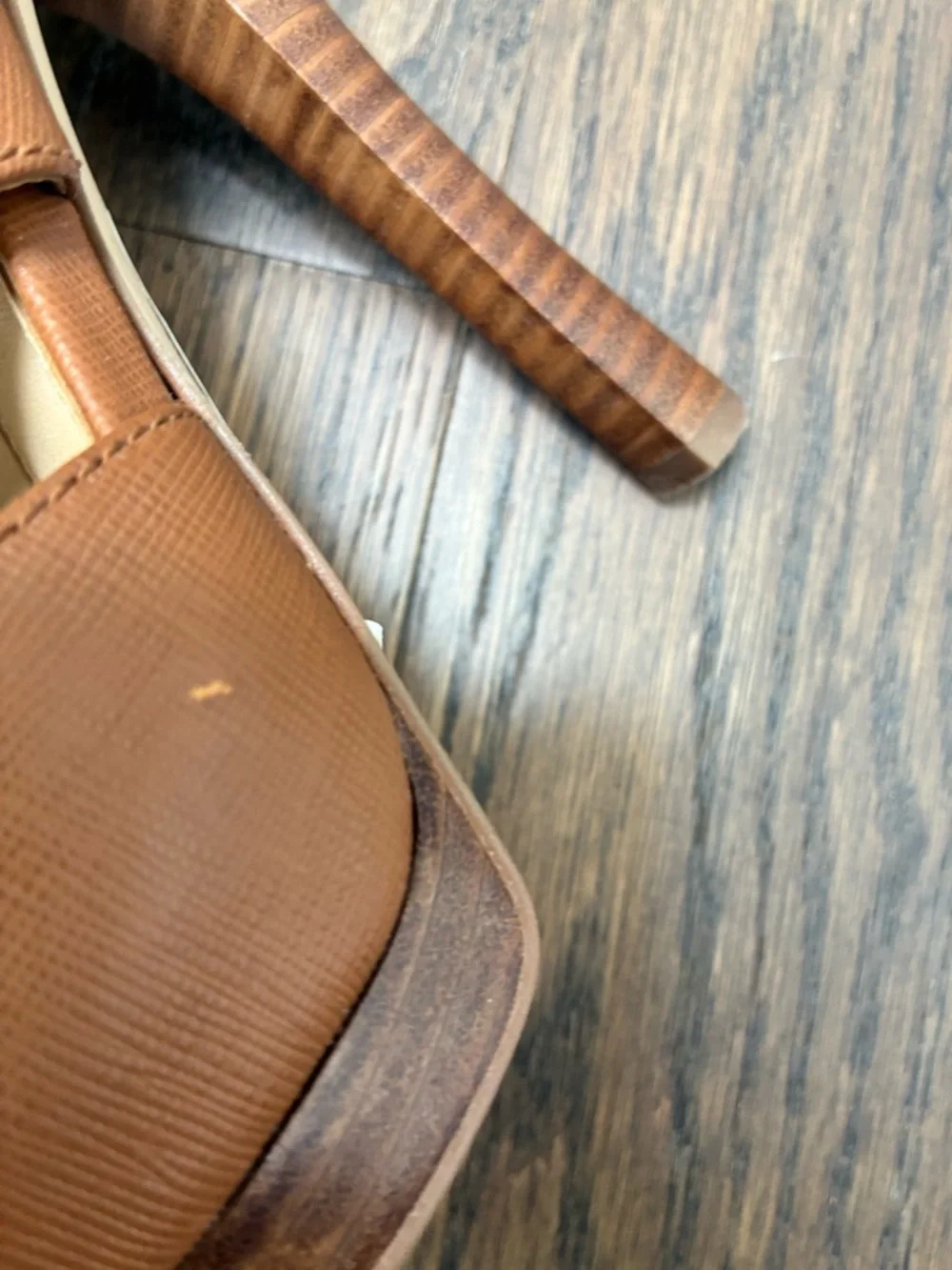 Michael KORS MACKENZIE MK GOLD LOGO SAFFIANO PLATFORM SANDALS SIZE 9 - Picture 6 of 8